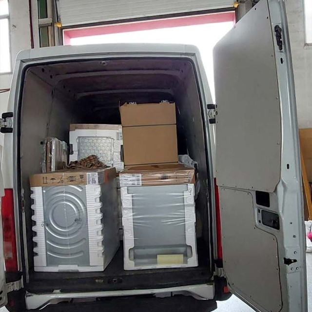 Mudanzas y Alquiler TYC furgoneta cargada